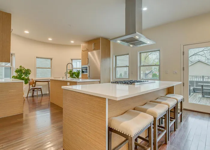 Steps To & Beach! Multi-level Oakland Haven