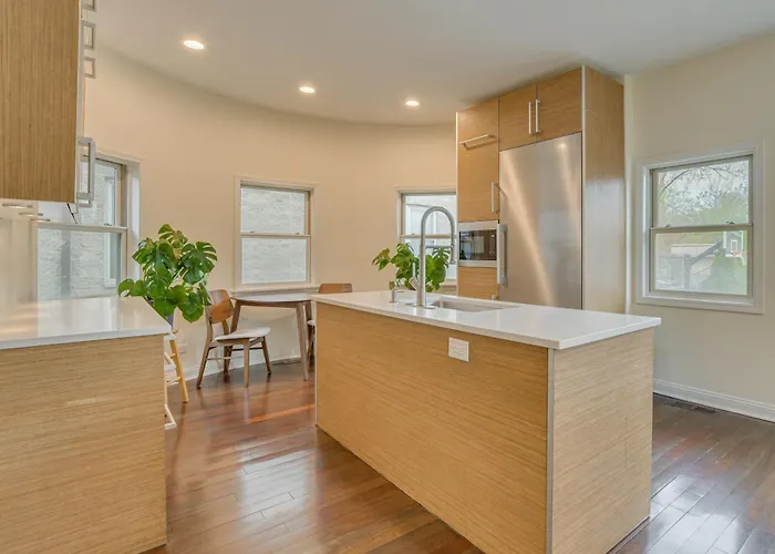 Дом отдыха Steps To & Beach! Multi-level Oakland Haven *