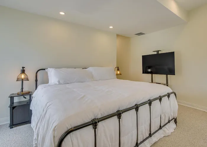 Дом отдыха Steps To & Beach! Multi-level Oakland Haven *
