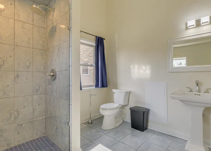 Steps To & Beach! Multi-level Oakland Haven *