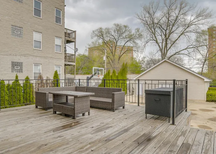 Steps To & Beach! Multi-level Oakland Haven *