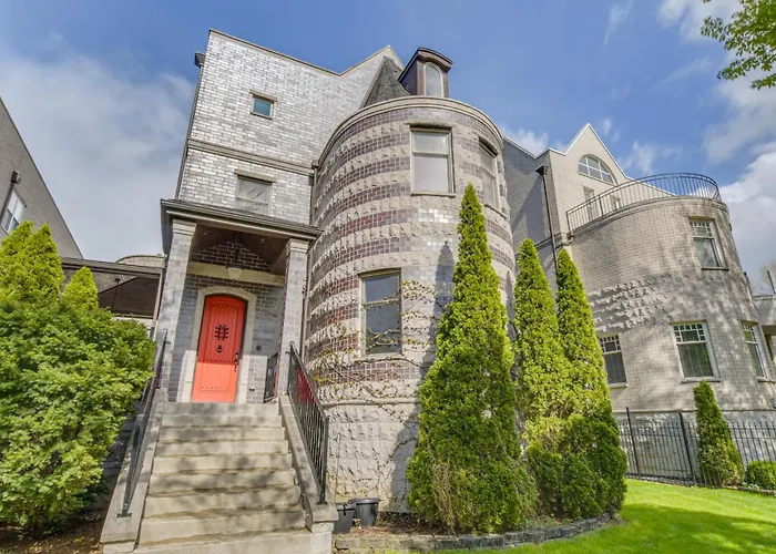 Steps To & Beach! Multi-level Oakland Haven *
